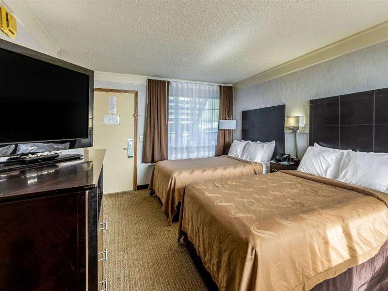 Quality Inn Lakefront St. Ignace Exterior foto
