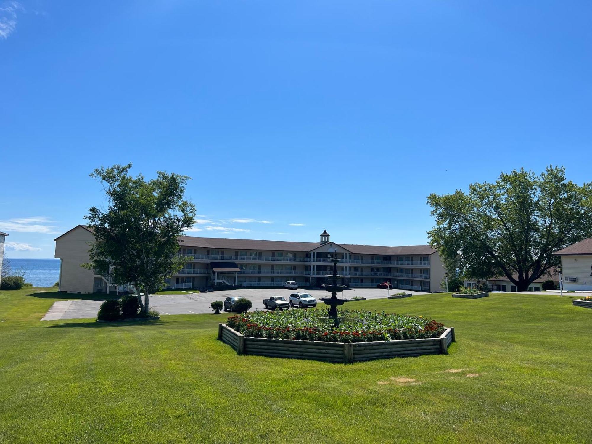 Quality Inn Lakefront St. Ignace Exterior foto