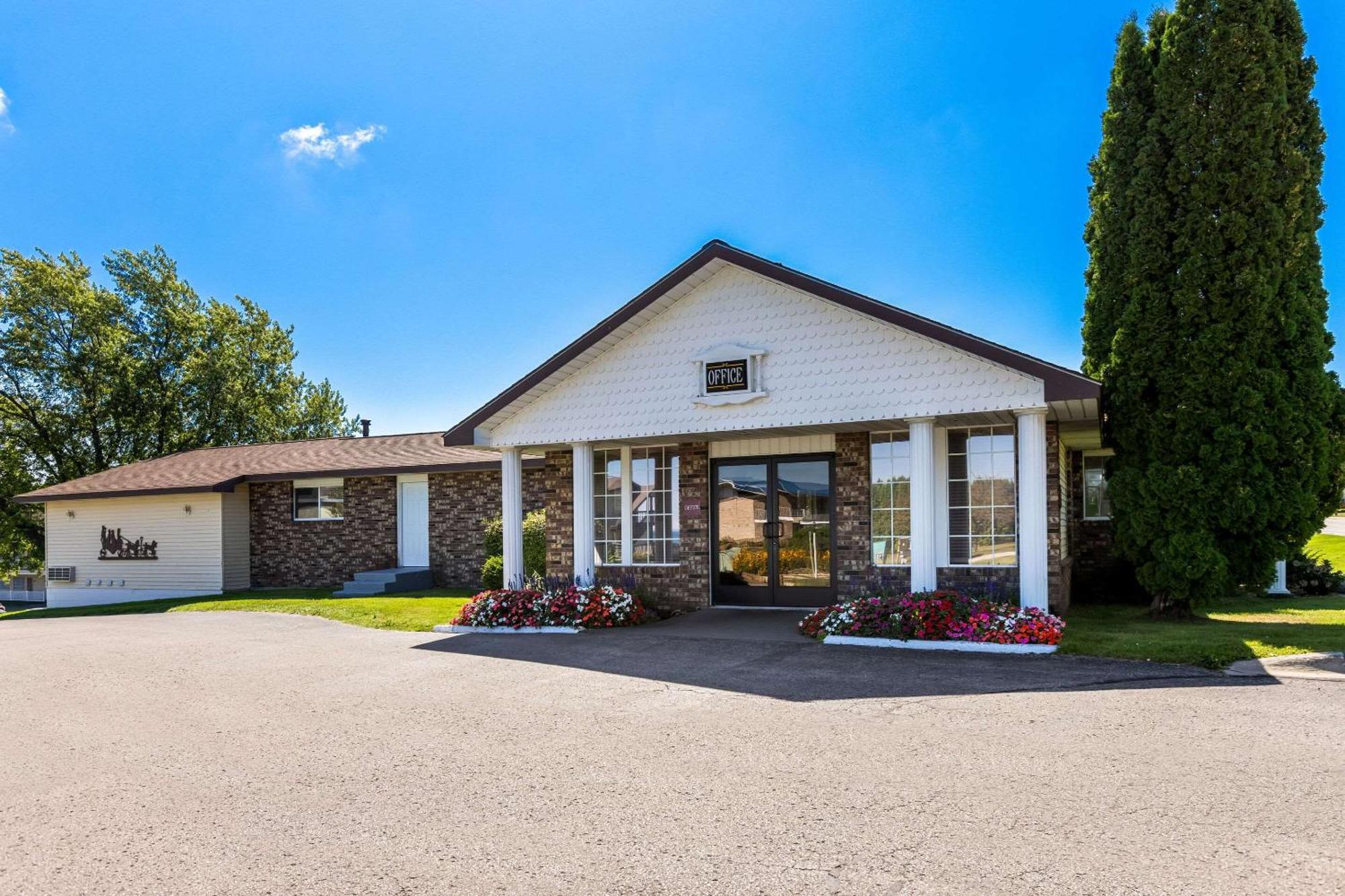 Quality Inn Lakefront St. Ignace Exterior foto
